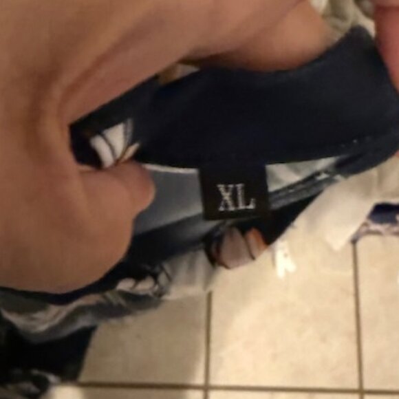 BEAUTIFUL Floral Dress Size XL - Picture 3 of 3